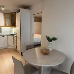 3-room - In The Middle Of Center *